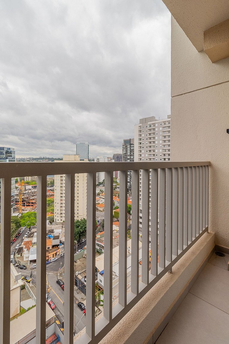 18ª Andar, Varanda em Pinheiros | Metrô Faria Lima