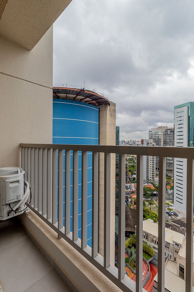 18ª Andar, Varanda em Pinheiros | Metrô Faria Lima