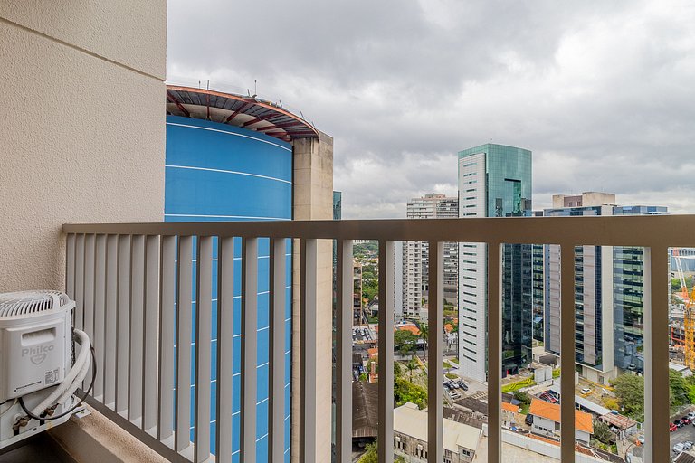 18ª Andar, Varanda em Pinheiros | Metrô Faria Lima
