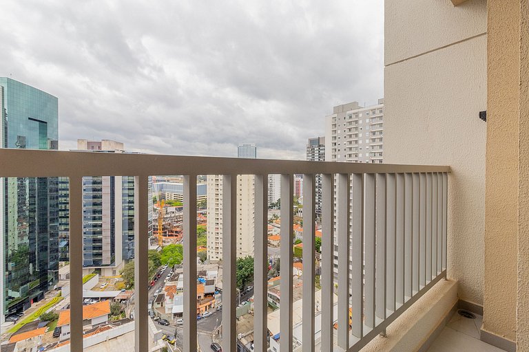 18ª Andar, Varanda em Pinheiros | Metrô Faria Lima